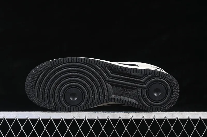 All categories Nk Air Force 1 Air Force series Nk Air Force 1 Low Air Force low top Nike Air Force 1'07 Low Classic presbyopic black stitching Air Force 1 low top casual sneakers DF0188-137